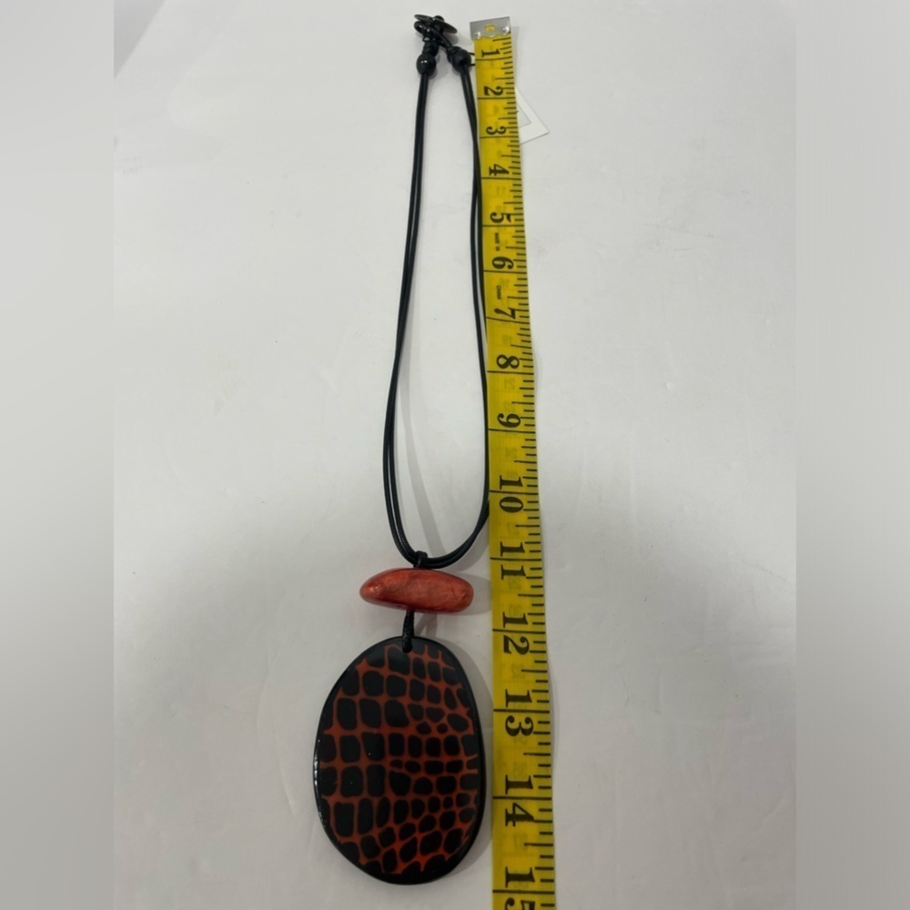 Decouture Handcrafted Fair Trade Black and Red Resin Necklace - Picture 6 of 7